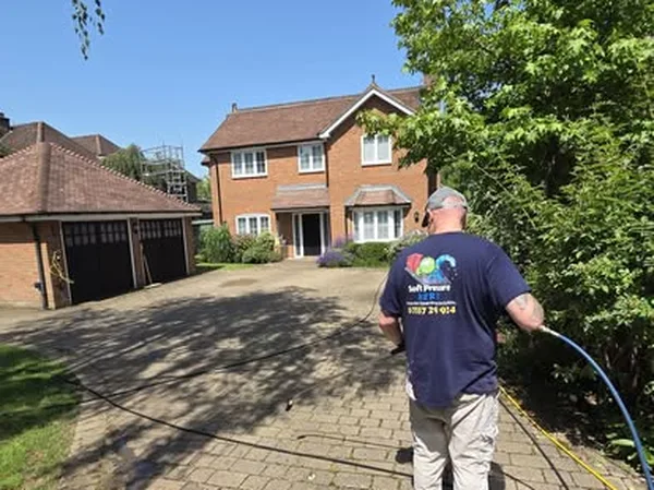 Clean render finish on a Hertfordshire home